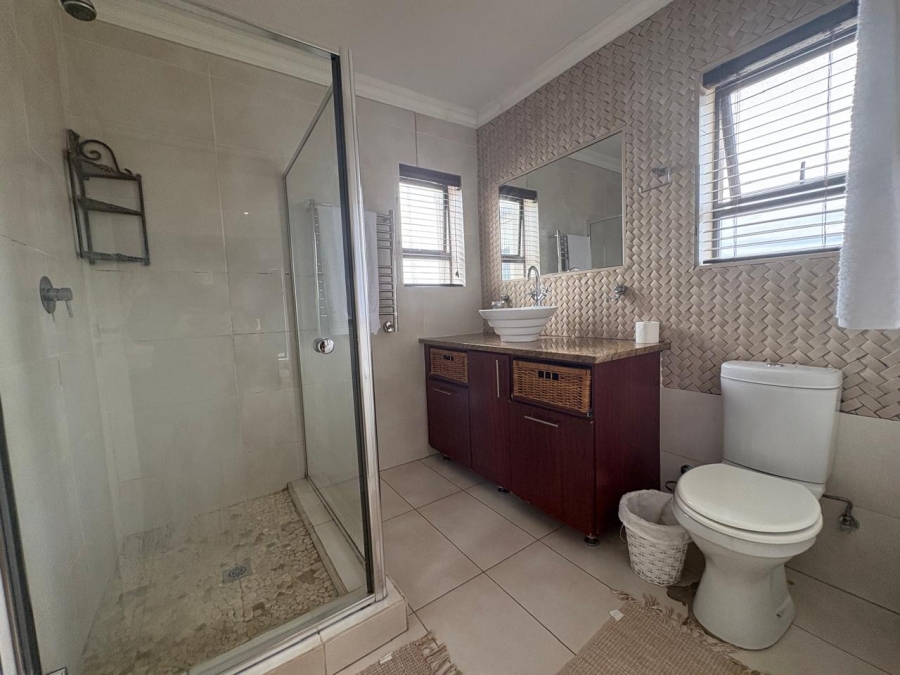 To Let 6 Bedroom Property for Rent in West Beach Western Cape